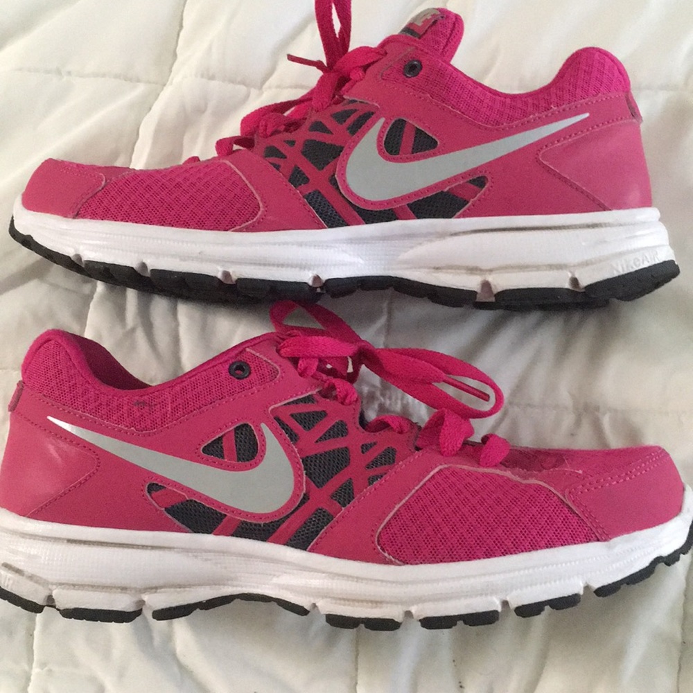 Nike hot pink relentless 2 sneaker. - Picture 2 of 6